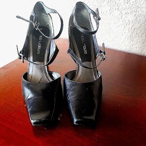 Black Ankle Strap Women's Shoes an Enzo Angiolini black shoes, very slightly use